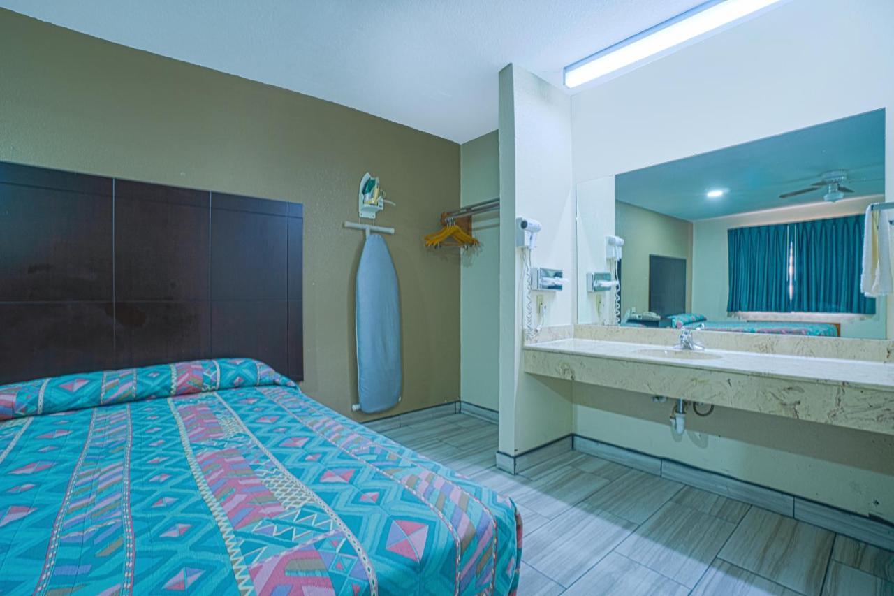 Texas Inn San Benito Near Harlingen 外观 照片