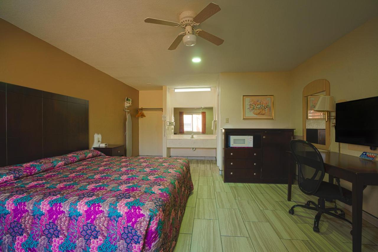 Texas Inn San Benito Near Harlingen 外观 照片