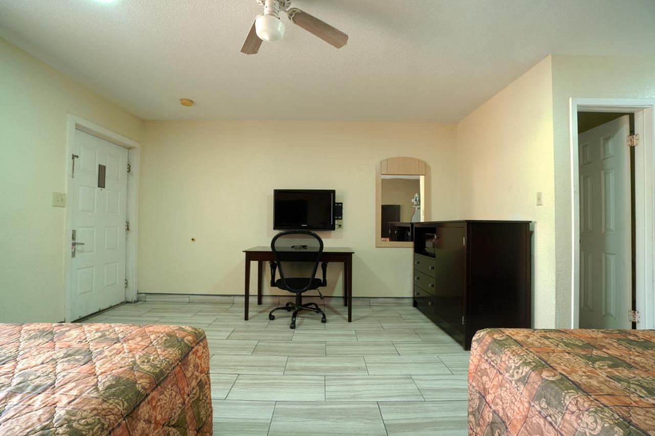 Texas Inn San Benito Near Harlingen 外观 照片